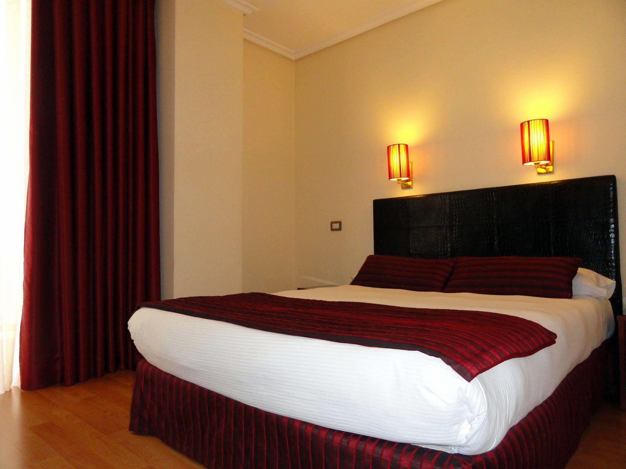 Hotel Compostela Vigo Esterno foto